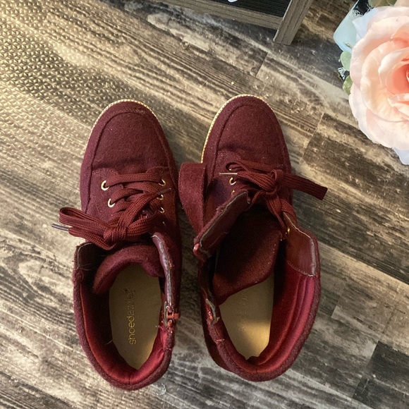 Burgundy high top platform shoes with tie and Velcro closure - Picture 6 of 6